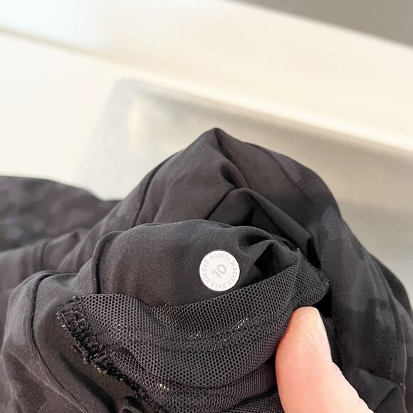 Lululemon On the Fly 7/8 Pant Formation Camo Deep Coal Multi Gray 10 - Picture 3 of 5